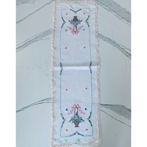 Vintage Linen Table Runner Baskets, Flowers, Lace